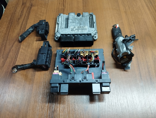Модуль управління двигуном 03C906056CG VAG