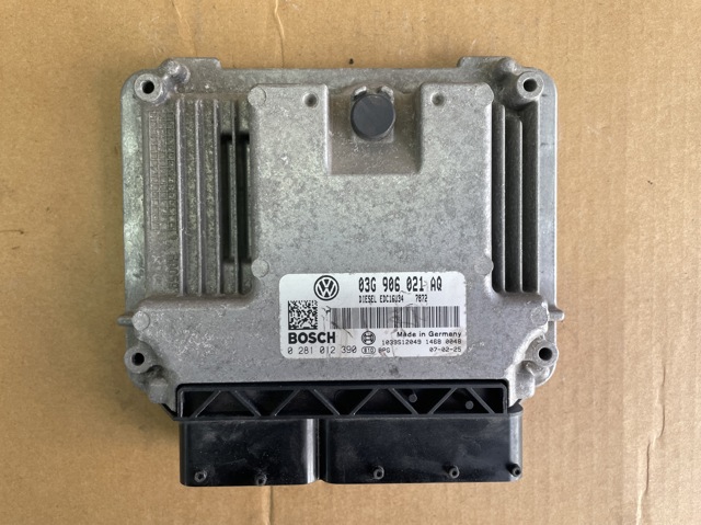 Блок електронного управління 03G906021AQ VAG