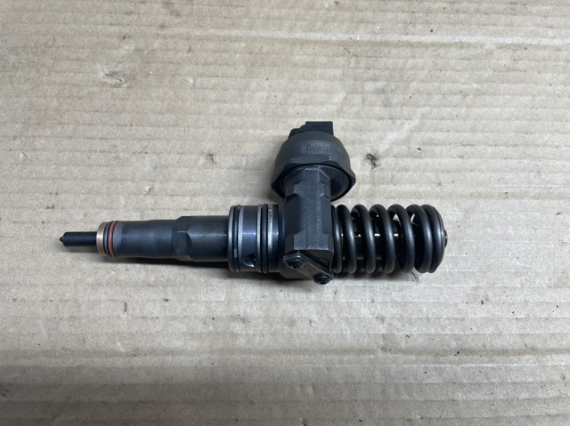 Форсунка дизельна в зборі, розпилювач + тримач Skoda Fabia PRAKTIK