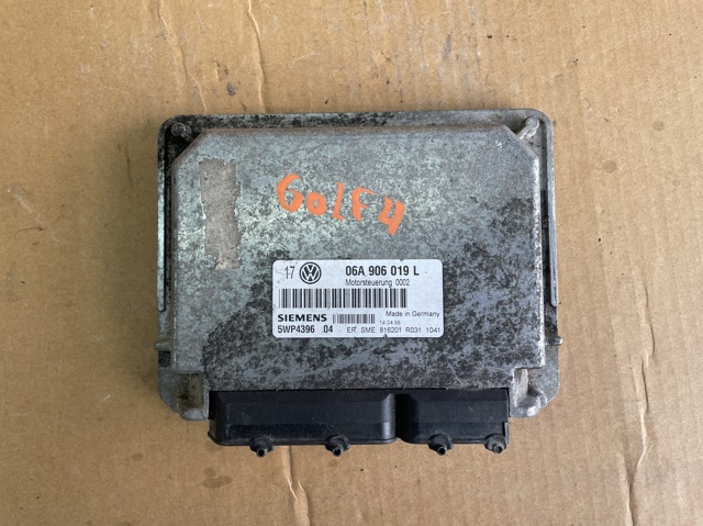 Модуль управління двигуном 06A906019L VAG