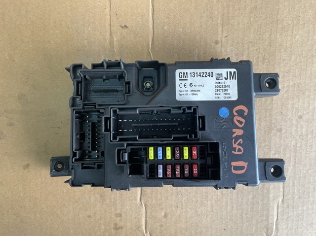 Корпус запобіжників 13142240 OPEL
