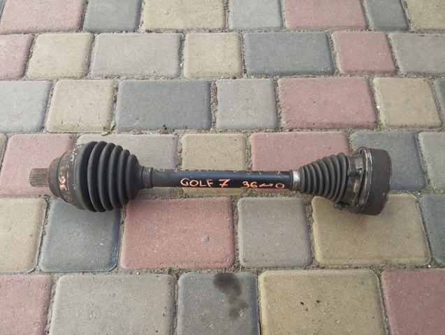 Піввісь передня ліва 1K0407271LB VAG
