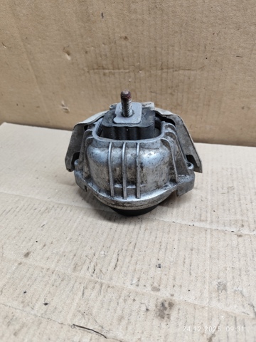 Ліва подушка двигуна 22116772152 BMW