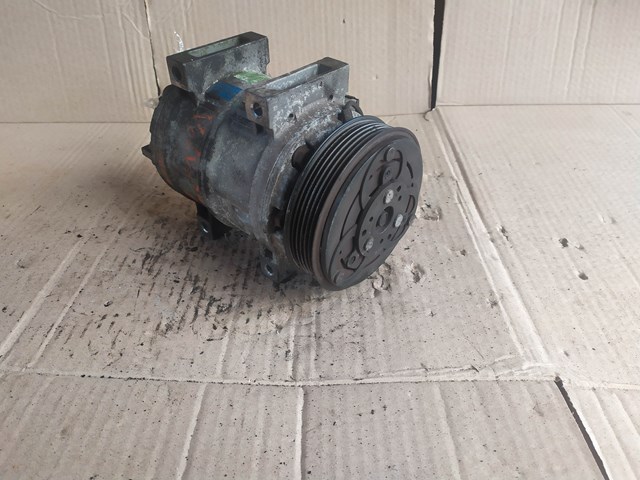 Компресор кондиціонера 30665343 VOLVO