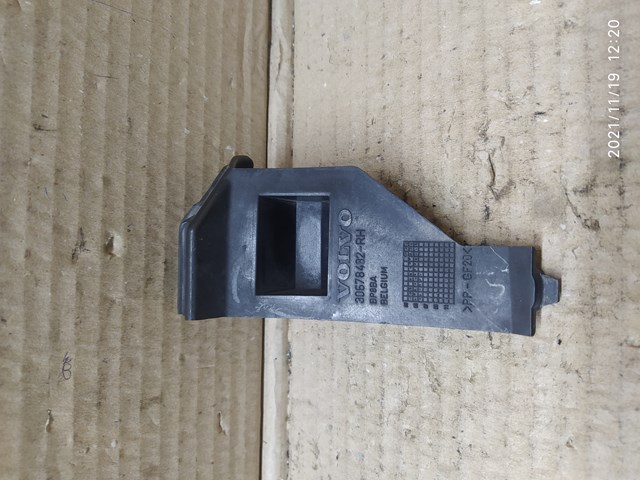 Праве кріплення переднього бампера 30678482 VOLVO