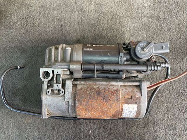 Компресор підкачки амортизаторів 37206794465 BMW