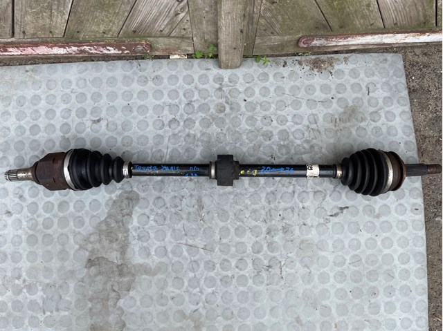 Піввісь передня, права 434100D331 TOYOTA