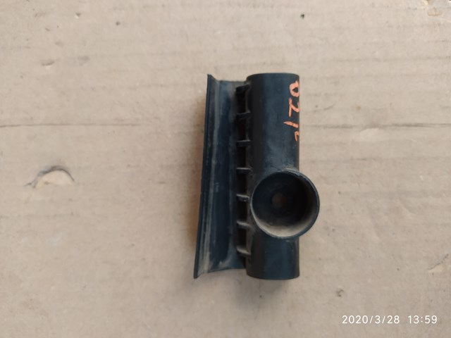 Праве кріплення переднього бампера 4B9807986A VAG