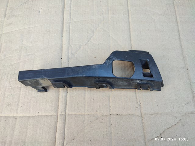 Праве кріплення переднього бампера 4M5117E856AC FORD