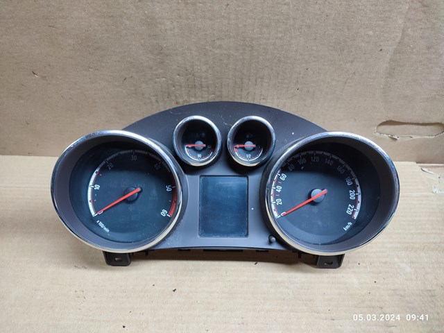 щиток приладу 600775881 OPEL