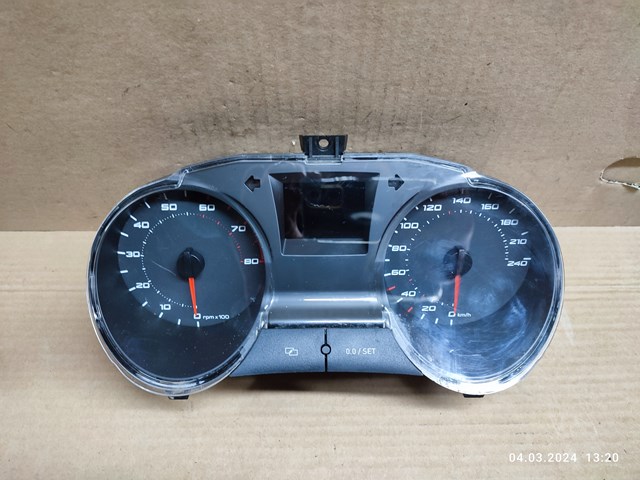 щиток приладу 6J0920801 VAG