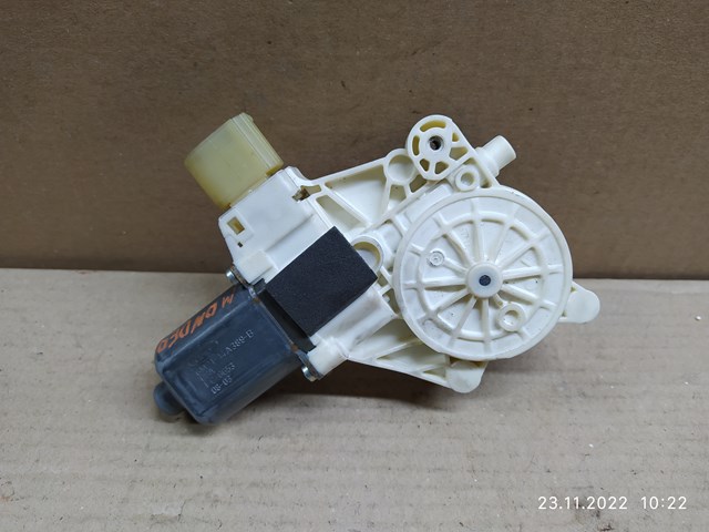 Мотор склопідйомника водійських дверей 6M2114A389B FORD