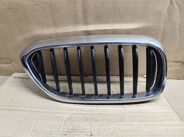 Решітка радіатора права 7383520 BMW
