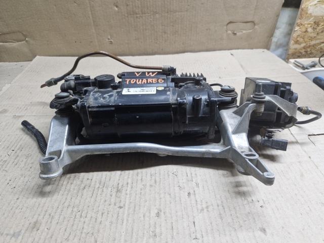 Компресор підкачки амортизаторів 7L0616006C VAG