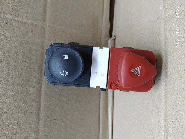 Кнопка аварійної сигналізації 8200107808 RENAULT
