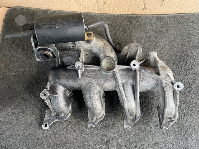 Колектор впускний 8200272607 RENAULT