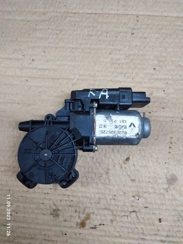 Склопідйомник задніх правих дверей 8200305725 RENAULT