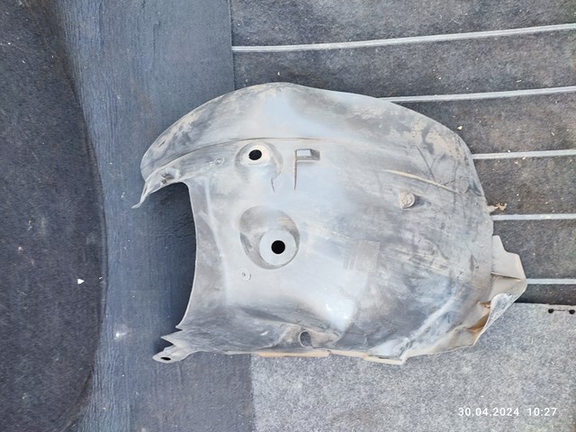 Підкрилок переднього крила, правий задній 8200334165 RENAULT