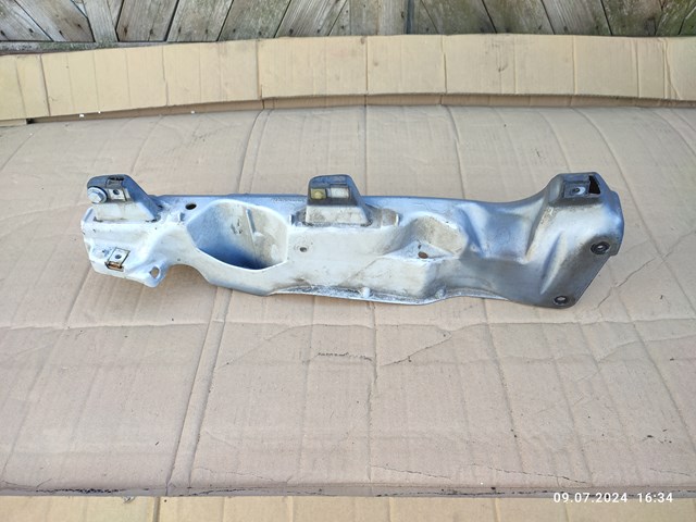 Кронштейн кріплення крила переднього правого верхній 8200381902 RENAULT