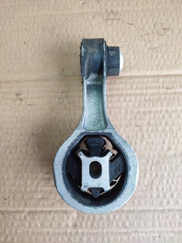 Подушка (опора) двигуна, права верхня 8200404271 RENAULT
