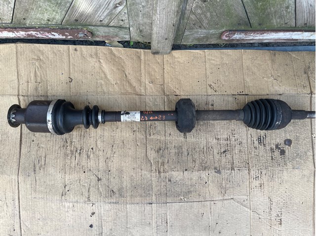 Піввісь передня, права 8200684084 RENAULT