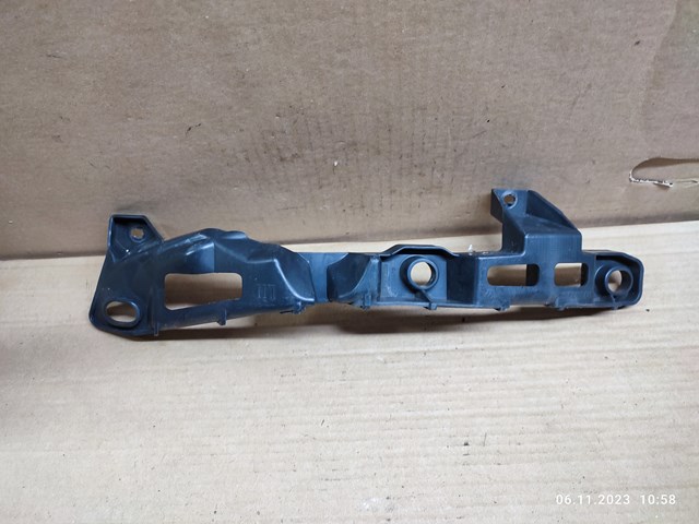 Кріплення бампера 8200800090 RENAULT