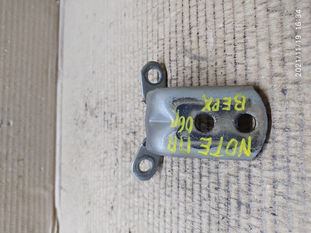 Завіса дверей передніх правих 824202F030 NISSAN
