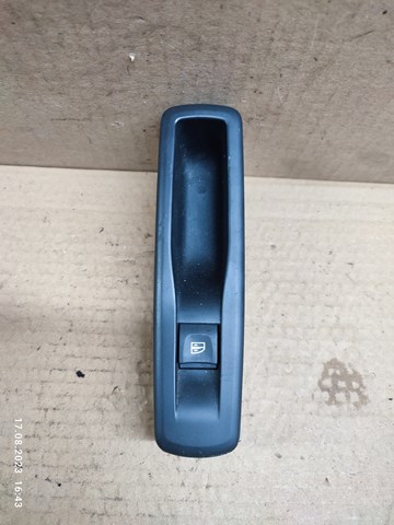Кнопка вмикання двигуна склопідіймача задня 82944002R RENAULT