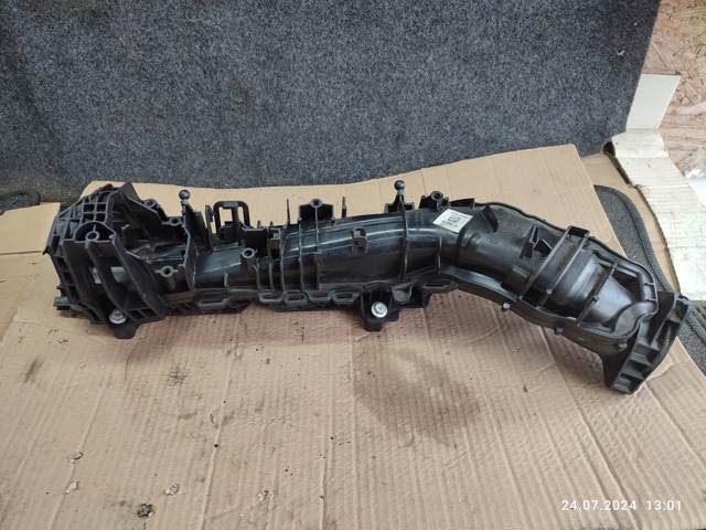 Колектор впускний 8513653 BMW