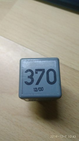 Блок управління вентилятором 8D0951253 VAG