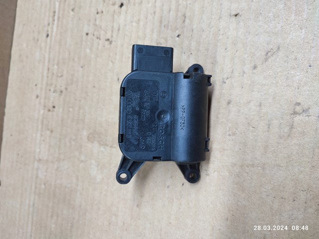 Мотор заслінки печі 8E1820511E VAG