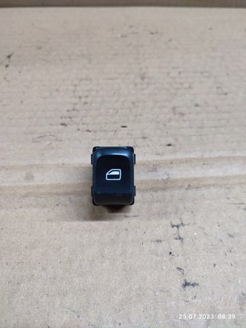 Кнопка підйомника переднього правого скла 8V0959855 VAG