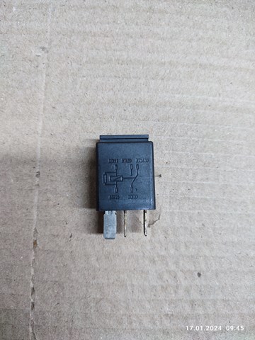 Реле стартера 8Z0951253 VAG