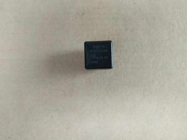 Реле електробензонасосу 90464760 GM