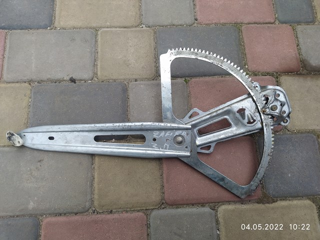 Склопідйомник задніх правих дверей 90579504 OPEL