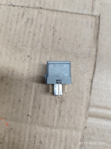 Реле свічок накалу A0025428719 MERCEDES