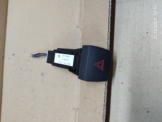 Кнопка аварійної сигналізації D651664H0 MAZDA