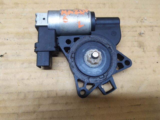 Двигун склопідіймача двері передньої, правої GJ6A5858X MAZDA
