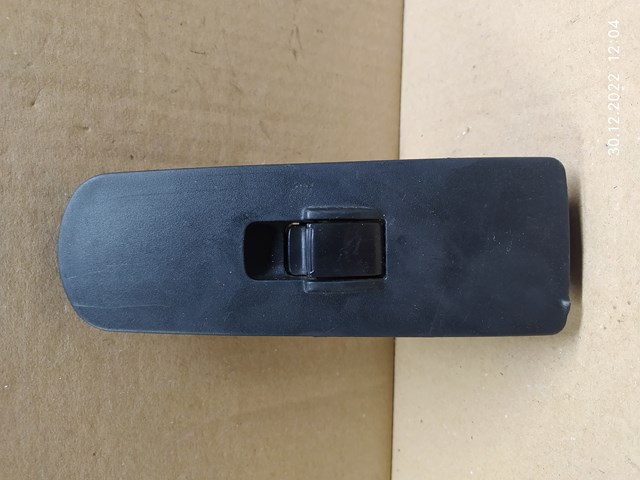Кнопковий блок керування склопідіймачами передній правий MR587944 MITSUBISHI