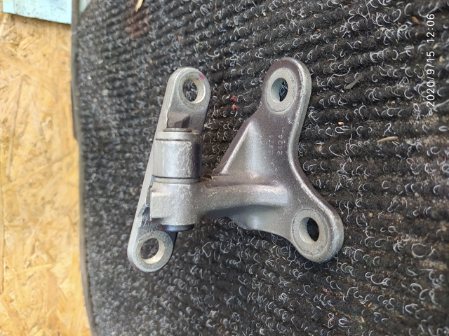 Петля передніх дверей, правих MR959094 MITSUBISHI