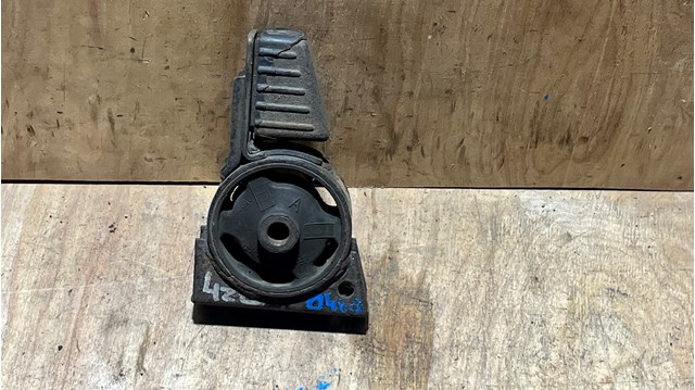 Подушка двигуна передня 1236122010 TOYOTA