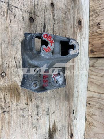 Кронштейн подушки (опори) двигуна, правої 41032AJ050 SUBARU