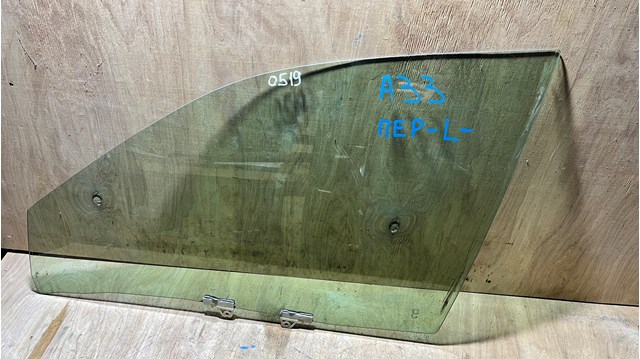 Скло водійських дверей 803013Y563 NISSAN