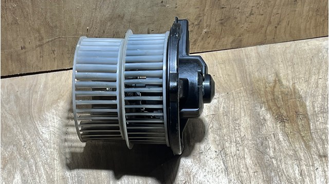 Вентилятор грубки Toyota Yaris