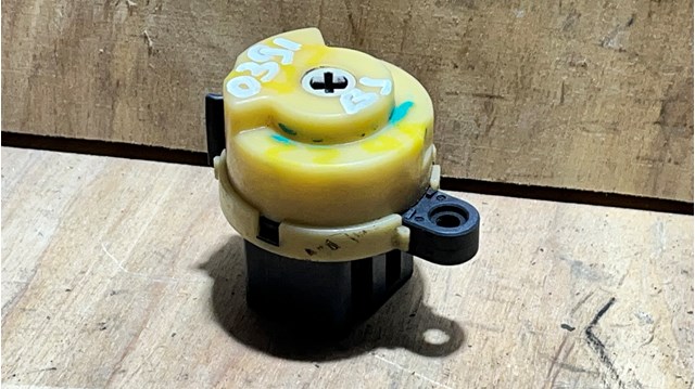 Контактна група замка BJ0E66151 MAZDA