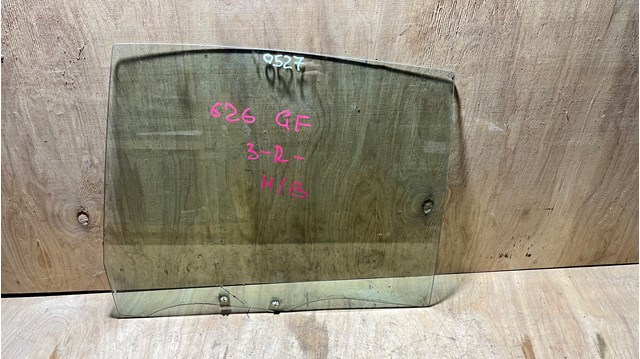 Скло заднє праве GE4T72511 MAZDA