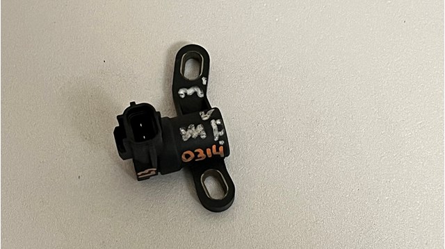 Датчик управління двигуном L81318221 MAZDA