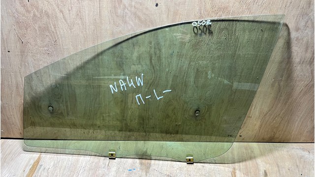 Скло водійських дверей MN167531 MITSUBISHI