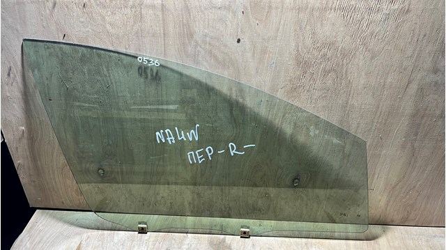 Скло передньої правої двері MN167532 MITSUBISHI