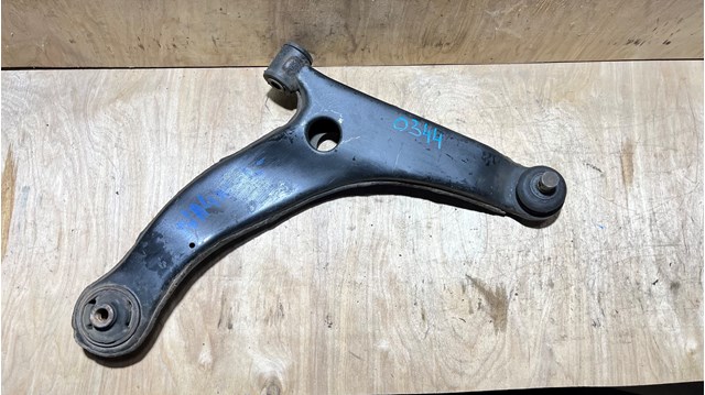 Правий важіль передній нижній підвіски MR594326 MITSUBISHI